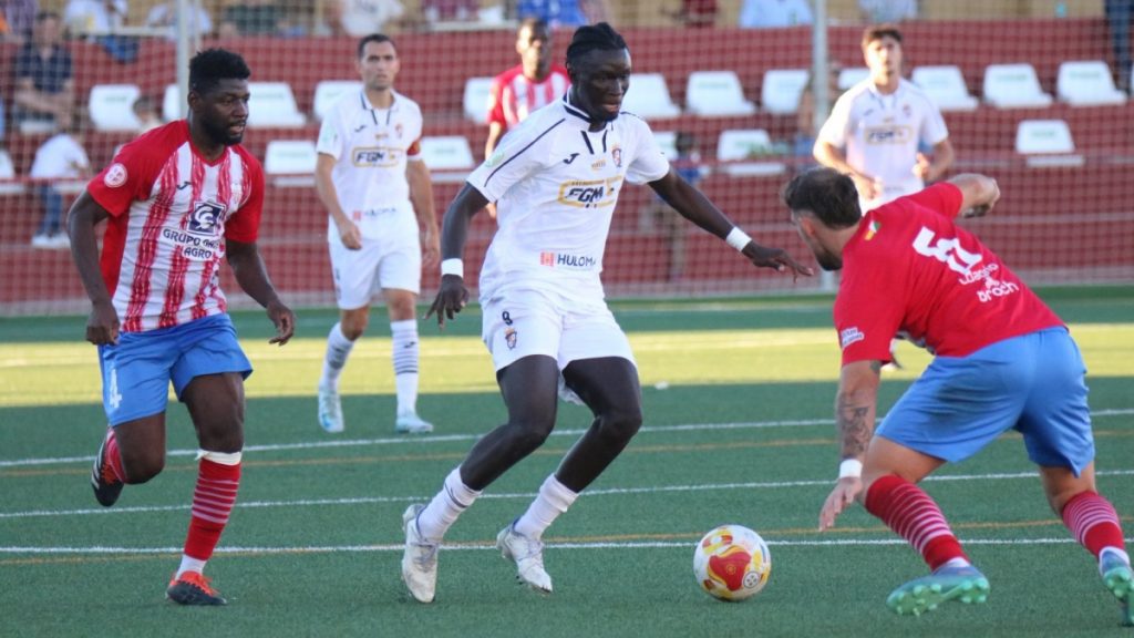 El CD Illescas se deja el triunfo en un final de locura en Las Pedroñeras (3-2)