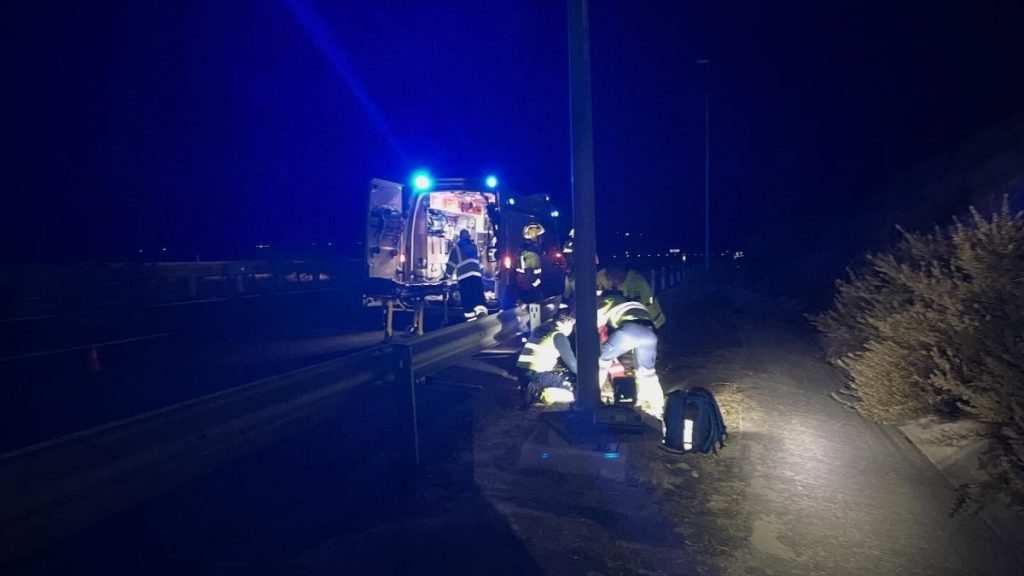 Hallan herido a un conductor a 50 metros de su coche tras un accidente en Bargas