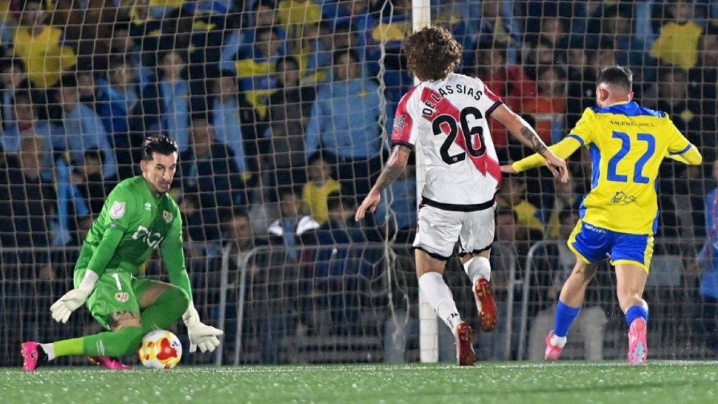 El CD Yuncos cae con orgullo ante el Rayo Vallecano en un partido histórico (1-6)