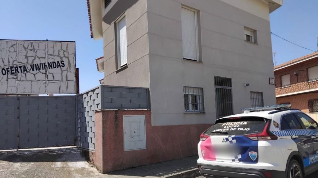 La colaboración vecinal permite desocupar dos viviendas en Añover de Tajo