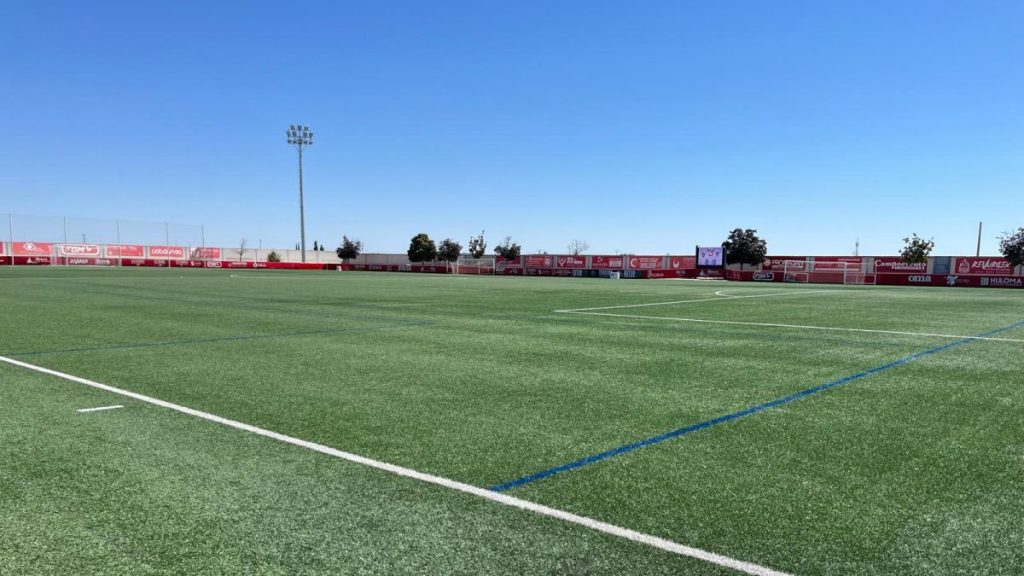 El calor abre el debate en el Illescas-Socuéllamos: ambos técnicos consideran que debió haber pausa de hidratación